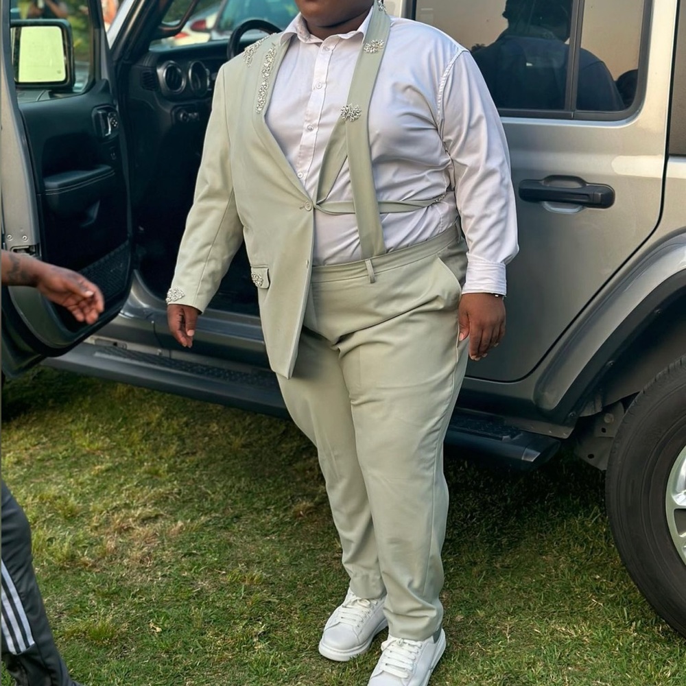 Prom suit - Picture 3 of 8